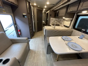 Autocar de luxe T-h-o-r O-M-N-I S-V-3-4 Euro 6, modèle 2021 2022 2023, pour le camping et les croisières - Product Image 3