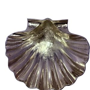 Bandeja Decorativa de Metal con Forma de Concha, Hecha a Mano, de Aluminio Fundido, Plato para Servir, Decoración para el Hogar, Bodas, Estilo Costero, WB Inc - Product Image 1
