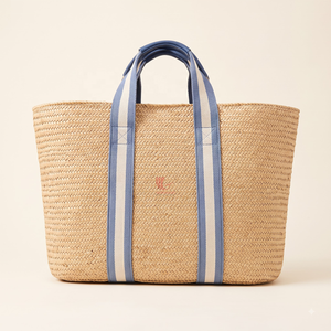 Sac fourre-tout en raphia naturel tissé à la main avec anses en sangle bleue et poignée en cuir – Écologique, idéal pour la plage et le shopping en été - Product Image 4