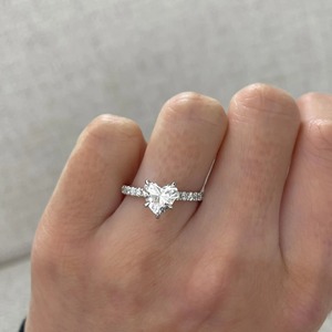 แหวนเพชรทรงหัวใจสุดหรู ดีไซน์แบบบายพาส ทองคำขาว 14K เพชรทรงหัวใจทันสมัย แหวนเครื่องประดับอัญมณีชั้นดี - Product Image 4