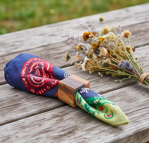 Ronds de serviette carrés modernes en bois avec accents en résine grise pour mariage et décoration de table - Product Image 5