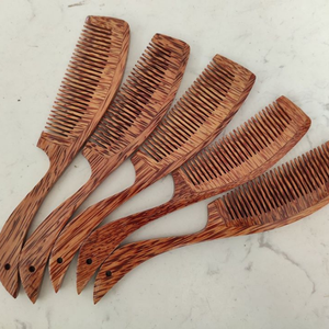 หวีมะพร้าวธรรมชาติจากเวียดนาม สำหรับการดูแลเส้นผมประจำวัน และชุดของขวัญดูแลส่วนบุคคลสุดหรู จาก 99 โกลด์ ดาต้า - Product Image 6