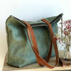 กระเป๋าโท้ทหนังแท้ทำมือสำหรับผู้หญิงรุ่นใหม่ ปี 2026 มาใหม่ ใช้ได้ทุกวัน มีซิปขนาดใหญ่ ปรับแต่งได้ รุ่น LTB-0301 - Product Image 1