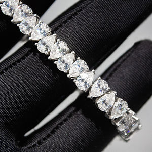 Pulsera de Moissanita de Calidad Premium con Forma Ovalada y Acabado Liso para Hombres y Mujeres, Joyería de Marca y Suministro al por Mayor - Product Image 2