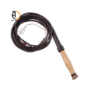 Fouet de boucher long en cuir tressé - Product Image 4