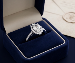 Bague de fiançailles ovale en diamant de laboratoire avec halo, bague à grappe de diamants, bague de mariée vintage, bijoux de mariage de luxe - Product Image 3
