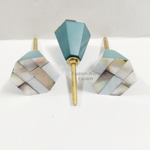 มือจับประตูอะคริลิคสีสันสดใสสไตล์ Boho ลูกบิดมุกทำด้วยมือพร้อมฝังเปลือกหอยธรรมชาติสำหรับตู้หรือห้อง - Product Image 3