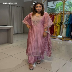Kaftan en soie Salsa Crush de créateur avec sequins de 5 mm et dentelle, et pantalon assorti – Fournisseur et exportateur mondial - Product Image 1