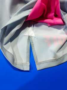 Shorts de Muay Thai sur mesure pour hommes, tissu doux et léger, conçus pour une performance active. - Product Image 3