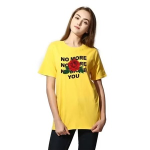 เสื้อยืดผ้าฝ้ายสีขาวสำหรับผู้หญิง พิมพ์ลายดอกกุหลาบและ "No More You" คอกลม ทรงหลวม สวมใส่สบาย แขนสั้น - Product Image 4