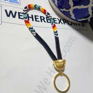 WE HERE EXPORTS Porte-clés de poignet tendance pour femme, fait main, avec perles naturelles, perles de rocaille et perles imitation perle, à insérer dans les ongles, cadeau - Product Image 1