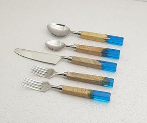 Ensemble de couverts de luxe en résine bleue, bois et laiton, acier inoxydable, au meilleur prix - Product Image 6