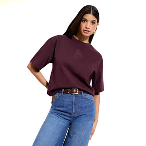 Camiseta personalizada transpirable para mujer, 100% algodón, tejido jersey, cuello simulado, hombros caídos, estilo oversized, estampada. - Product Image 1