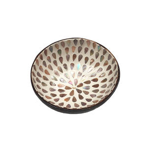 Tazón Bohemio de Cáscara de Coco Natural, Tazón Decorativo Hecho a Mano en Vietnam de Alta Calidad con Juego de Cucharas para Cocina y Hotel - Product Image 2