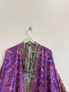 Robe kimono vintage indienne en soie, vêtement de détente, peignoir en soie - Product Image 2