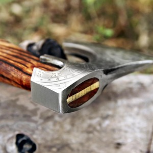 Hache Tomahawk en acier forgé à la main avec manche en bois sculpté et fourreau en cuir, hache de survie, longueur totale de 32 pouces - Product Image 5