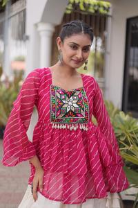Lehenga Choli de diseño étnico tradicional indio, colección Navaratri, con estampado Bandhani y diseño Kutchi para mujeres, ropa elegante. - Product Image 4