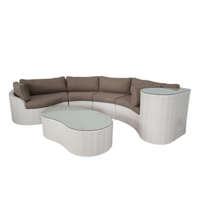 Ensemble de canapés en rotin d'extérieur moderne avec table en verre, design contemporain, coussins marron, structure en osier blanc - Product Image 5