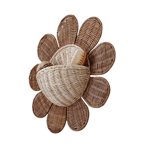 Panier mural suspendu en rotin naturel fait main en forme de pétale de fleur pour la décoration intérieure et le rangement, idéal pour la chambre d'enfant, vente en gros - Product Image 3