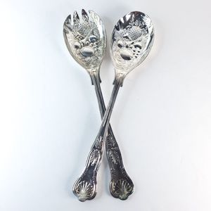 Servidor de Ensalada de Metal de Diseño Artesanal con Acabado Texturizado Martillado para Colección de Vajilla de Lujo y Servicio Festivo - Product Image 3
