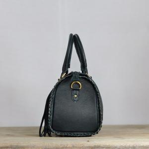 Sac Speedy en cuir de luxe avec panneau en cuir de vachette à motif damier, détail pompon, design noir et blanc - Product Image 2