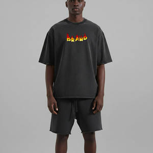 Conjunto de camiseta y pantalones cortos de algodón negro para hombre con estampado de logotipo, conjunto de ropa informal de verano de punto de color sólido. - Product Image 1