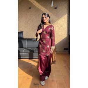 ชุดสวมใส่ด้านบนล่างและชุด dupatta สำหรับงานปาร์ตี้ของนักออกแบบหญิง - Product Image 3