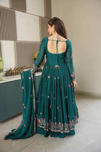 Ropa Étnica India y Pakistaní en Oferta, Traje Tradicional de Novia para Boda, Bordado Largo y Elaborado en Georgette Puro, Pishwas Elegante - Product Image 4