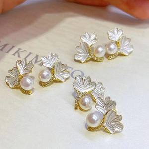 Exquises boucles d'oreilles en forme de feuille de ginkgo en perles d'eau douce de 6-7 mm, clous d'oreille en argent pur de qualité 5A, boucles d'oreilles en perles d'eau douce de 6-7 mm - Product Image 2