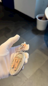 Colgante con inicial RV estilo Iced Out, chapado en rodio sobre plata, con diamante de moissanita VVS, medallón redondo, ala de ángel, amuleto Hip Hop, regalo - Product Image 2