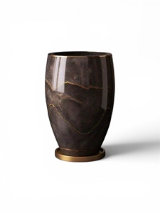 Jarrón de Porcelana Esmaltada de Lujo Moderno con Diseño de Vetas Doradas para Decoración de Interiores con Flores o Plantas Verdes - Product Image 1