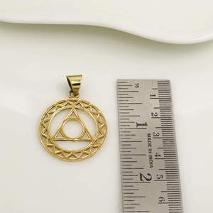 จี้รูปเรขาคณิต Sri Yantra ชุบทองเสน่ห์สร้อยคอโลหะผสมใช้ได้ทั้งชายและหญิงเครื่องประดับทางศาสนาคลาสสิก - Product Image 2