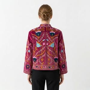 Chaqueta Boho de terciopelo bordada para mujer, hecha a mano, de algodón, estilo étnico, corta, para venta al por mayor en boutiques, festivales y resorts. - Product Image 2