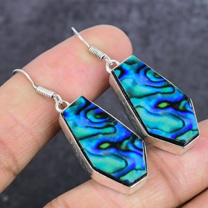 Boucles d'oreilles unisexes vintage faites à la main en argent plaqué, avec pierres hexagonales turquoise en forme de cercueil serties clos, idéales comme cadeau - Product Image 2