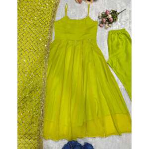 Robe de soirée en satin faite main par Valam Fashion, coupe trapèze, avec décolleté en U, dupatta, design simple, taille naturelle, idéale pour les fêtes - Product Image 5