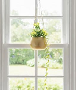 Pots de fleurs suspendus plaqués or avec chaînes pour décoration murale, design minimaliste moderne, jardinières pour plantes et fleurs d'intérieur - Product Image 5