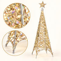 Sapin de Noël autoportant pré-éclairé avec revêtement chromé et pieds en forme d'arche pour la décoration de hall d'hôtel en période des fêtes