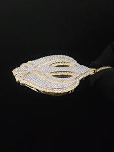 Pendentif de luxe en chaîne à maillons plaqué or glacé, en argent sterling 925, micro-pavé de diamants de laboratoire, pour fiançailles et mariage Hinduisim - Product Image 5