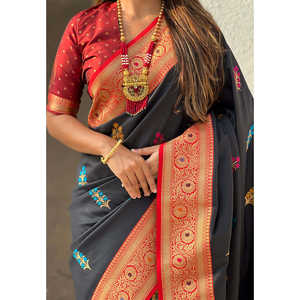 Sari en soie noire douce Elite Weaves avec un élégant motif floral Butta Meenakari Zari tissé pour robes de soirée - Product Image 3