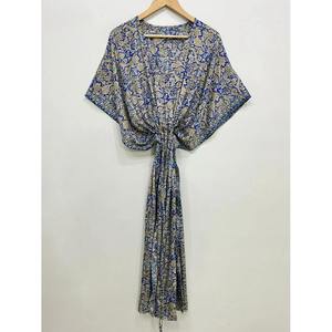 Elegante Kaftán Floral de Seda para Mujer, Lujoso Traje de Baño, Modelo ETH-282 de Ethnic Craft Hub India - Product Image 3