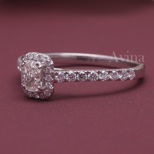 Bague de fiançailles en or 9 carats avec halo de diamants de taille radiant cultivés en laboratoire certifiés IGI, halo caché - Product Image 6