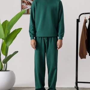 Trajes deportivos personalizados 100% poliéster algodón cómodos para hombre, ropa urbana, trajes deportivos con logotipo personalizado, fabricante OEM ODM - Product Image 1