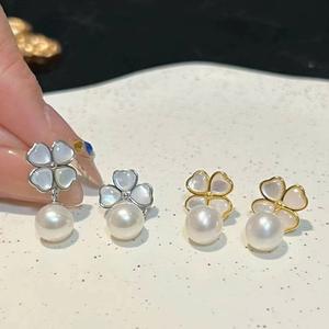 Boucles d'oreilles classiques et élégantes en perles Barrok, tempérament polyvalent avec des perles d'eau douce irrégulières, beauté naturelle - Product Image 3