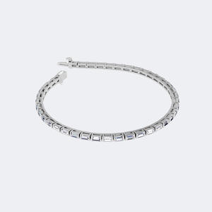 Pulsera de Diamantes con Línea de Baguettes de 2.52CTW - Product Image 2