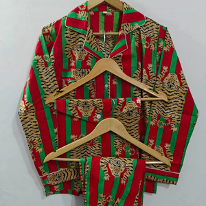 Hermoso Conjunto de Pijama de Algodón con Estampado Floral Verde - Ropa de Dormir Hecha a Mano con Estampado de Bloques para Mujer, Precio al por Mayor - Product Image 1