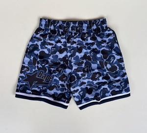 ชุดกีฬาสตรีทแวร์ผ้าโพลีเอสเตอร์ 100% แบบเรียบง่าย กางเกงขาสั้นบาสเก็ตบอลตาข่ายสั่งทำพิเศษสำหรับผู้ชาย - Product Image 2