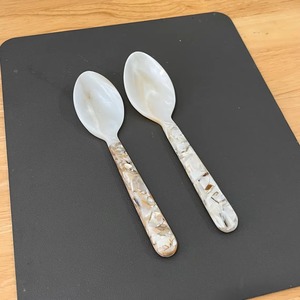 Cuchara Decorativa de Resina Hecha a Mano, Elegante, para Cocina, Mesa de Comedor, Hogar, Restaurante y Regalos, en Venta, de Exportador Indio - Product Image 2