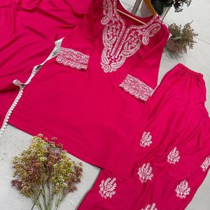 Ensemble de costume Sushi Silk Farsi de créateur avec haut brodé, salwar et dupatta à dentelle, tenue de soirée - Product Image 4