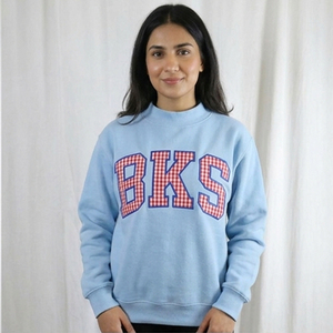 Sudadera de Cuello Redondo Color Crema para Mujer con Estampado de Letras BKS en Guingán Rojo, Corte Regular, Suéter de Algodón Tejido para Otoño - Product Image 5