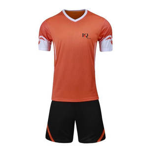 Tenue de football athlétique respirante à séchage rapide, idéale pour l'entraînement en équipe et les matchs de compétition - Product Image 1
